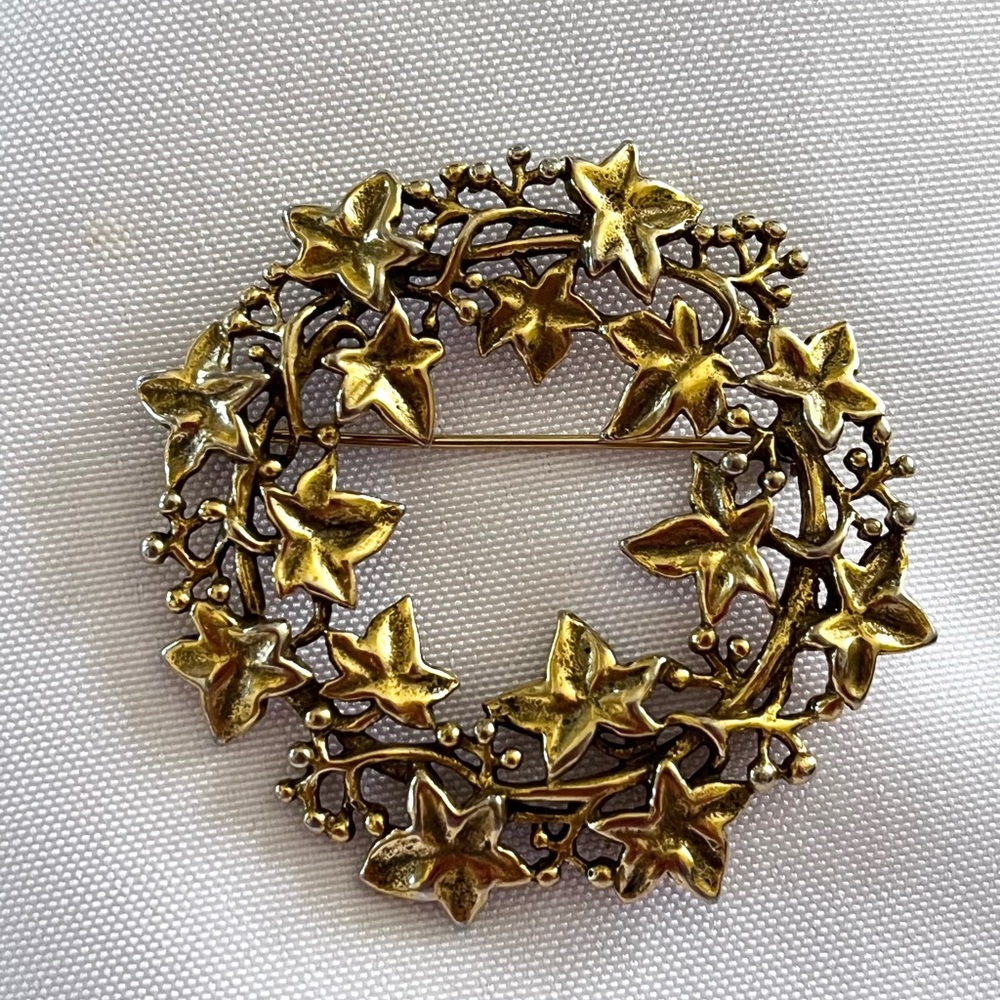 Vintage 1989 MMA Gold Plated Wrath Grape Leaf Vine Brooch 2” Diameter